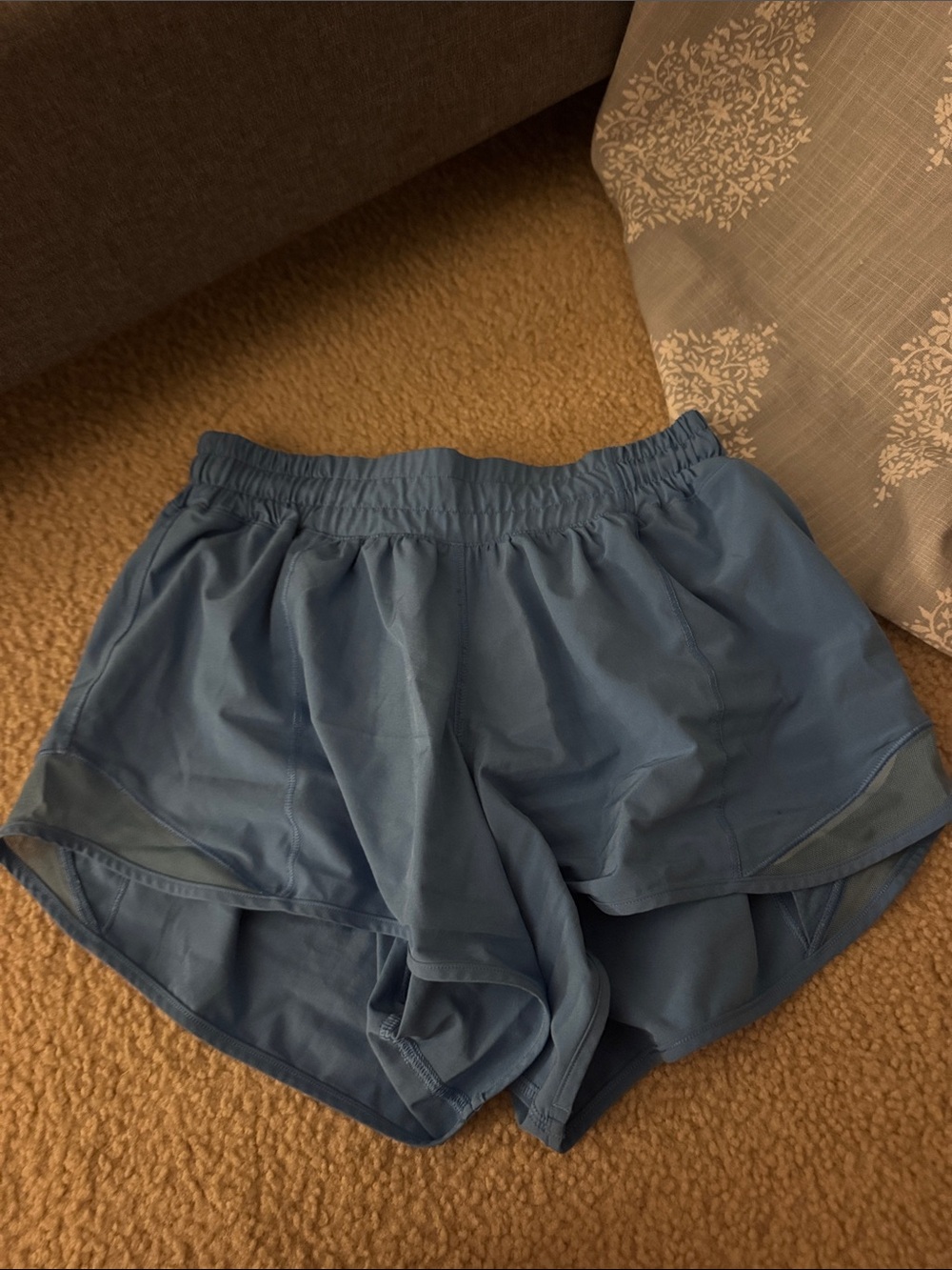 Lululemon hotty hot high rise size 4 2.5 inches